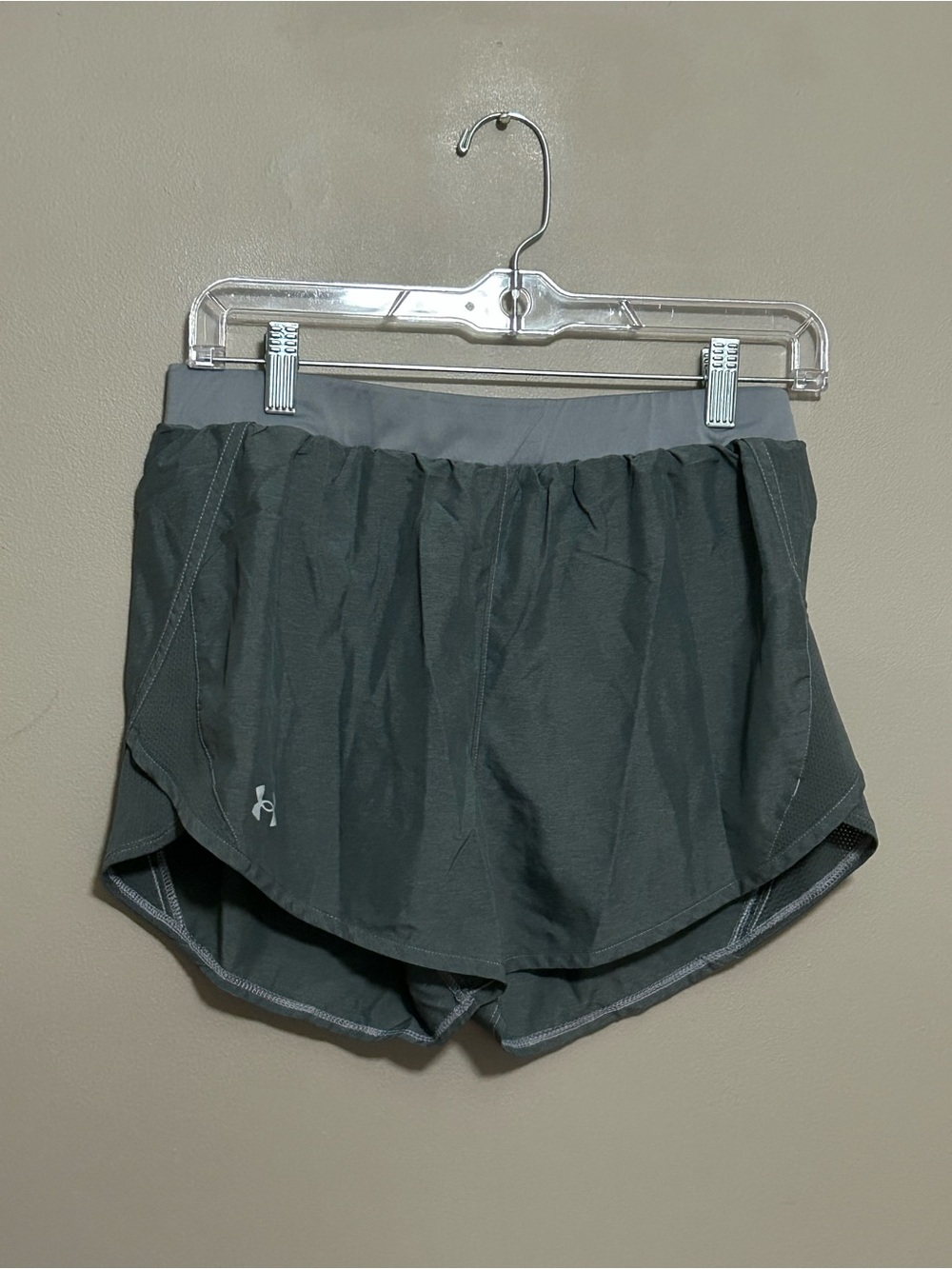 Under Armour Women's Dark Gray Athletic Shorts Size Small